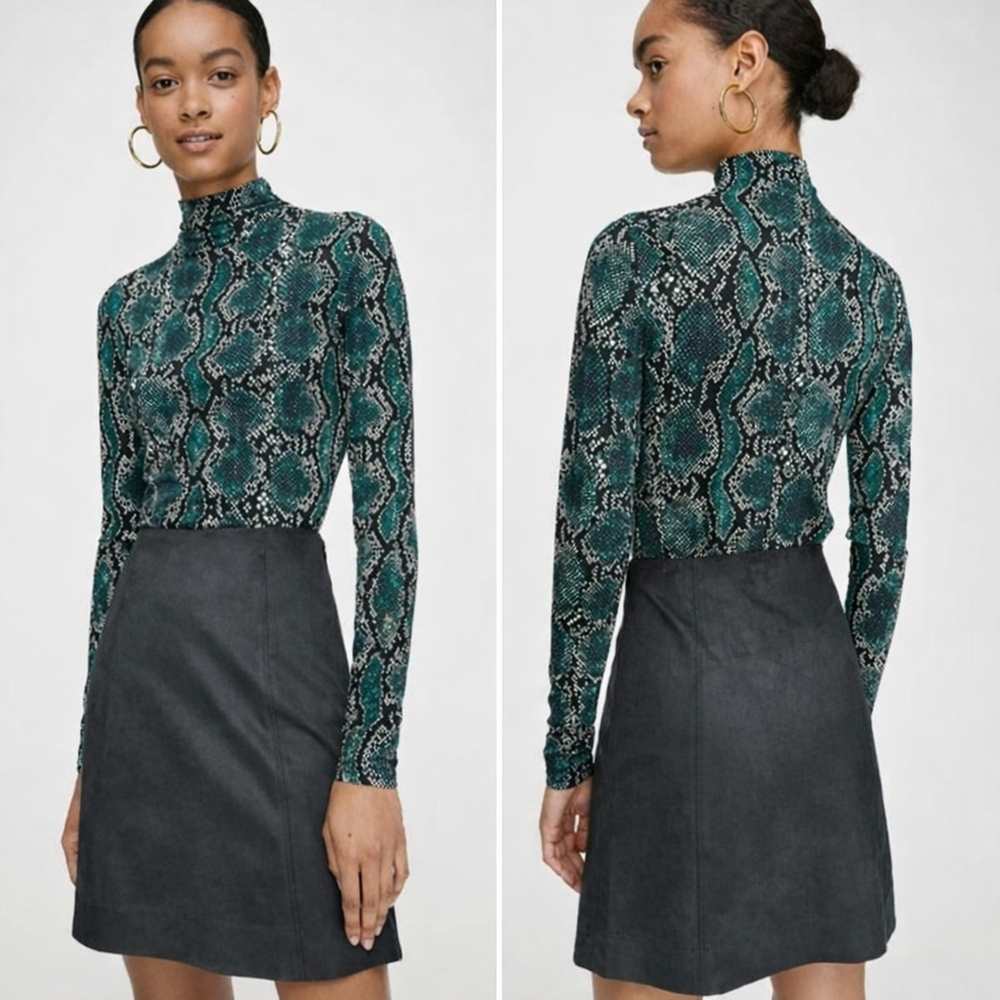 Aritzia- Babaton Hopper Mini Suede Skirt Size 2